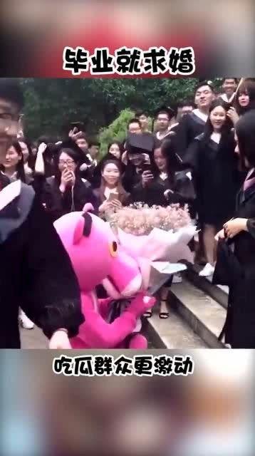 吃瓜群众比当事人还激动,吃瓜群众比当事人更激动的疯狂现场